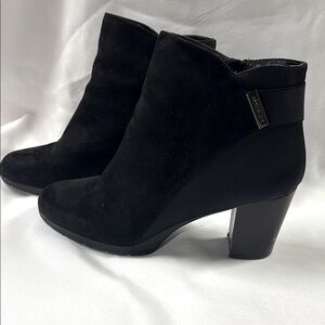 Anne Klein NWOT Black Heeled Boots with Chunky Heel